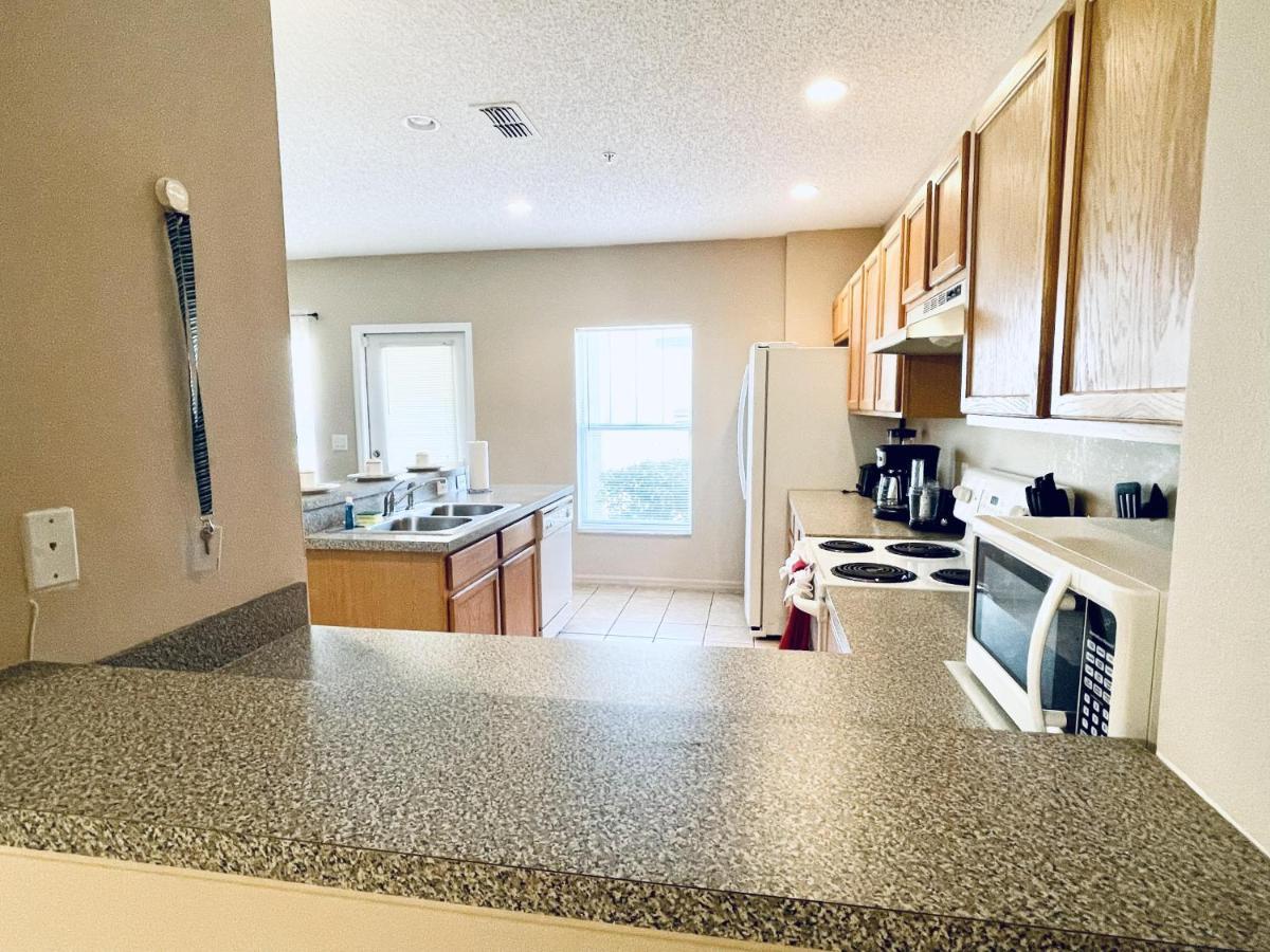 Lakeside Community, Pools, And More! * Kissimmee